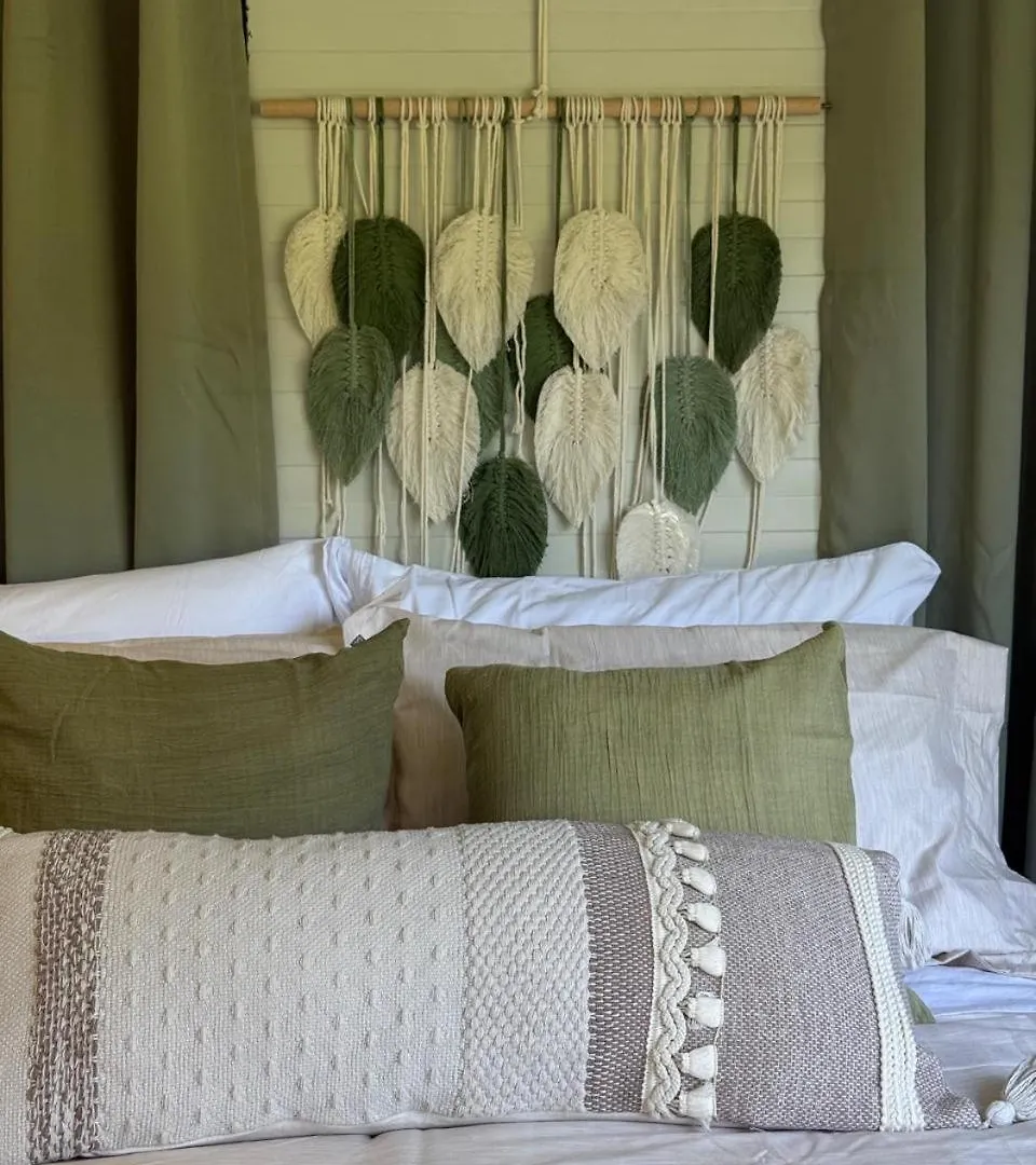 Luxury Cabin w Lake, HotTub, Cinema, Fire Pit, BBQ Rionegro Holiday home